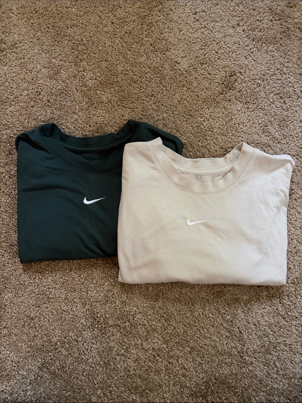 Nike Short Sleeve Soft Baby Tee Cropped Crewneck in Green and Cream